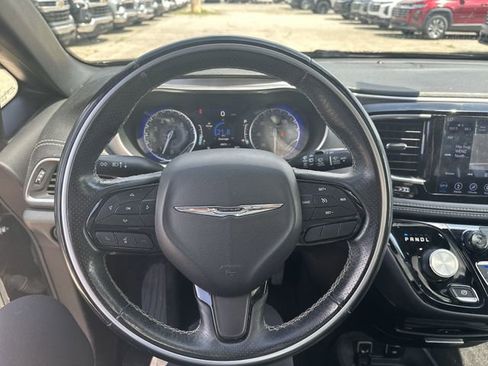 Used 2018 Chrysler Pacifica Limited w/ S Appearance Package FWD image 14