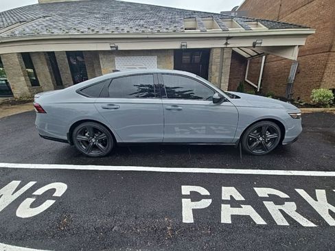 Used 2023 Honda Accord Sport image 6