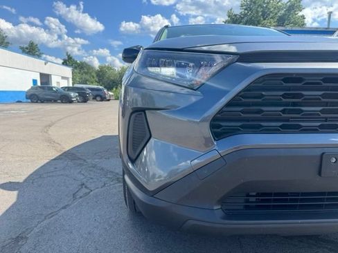 Used 2019 Toyota RAV4 LE w/ Carpet Mat Package AWD/4WD image 9