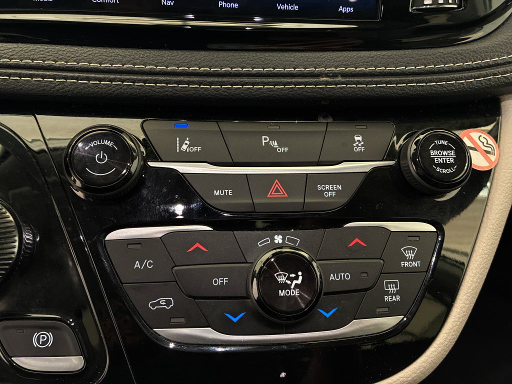 Used 2024 Chrysler Pacifica Limited FWD image 21