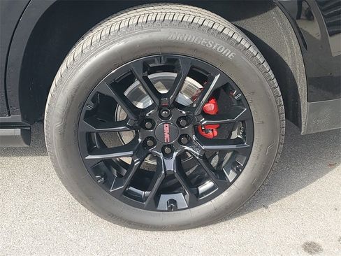 Used 2024 GMC Yukon Denali w/ Denali Reserve Package image 12