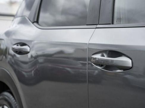 Used 2025 Nissan Kicks SV w/ Charging Package image 16