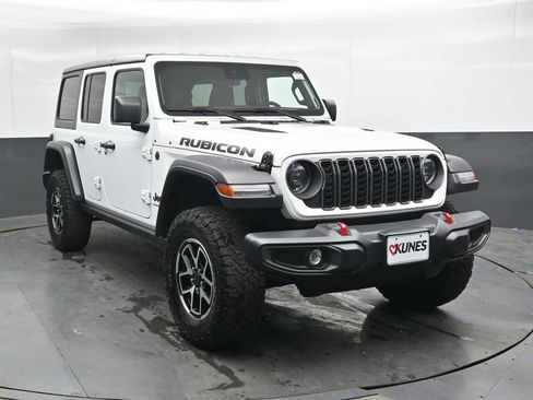 Used 2025 Jeep Wrangler Unlimited Rubicon AWD/4WD image 6