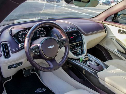 Used 2023 Aston Martin DBX image 9