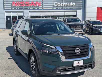 New 2025 Nissan Pathfinder SL w/ Lighting Package (N92)