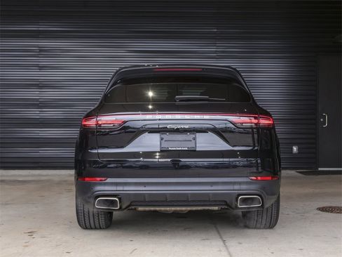 Certified 2023 Porsche Cayenne image 6