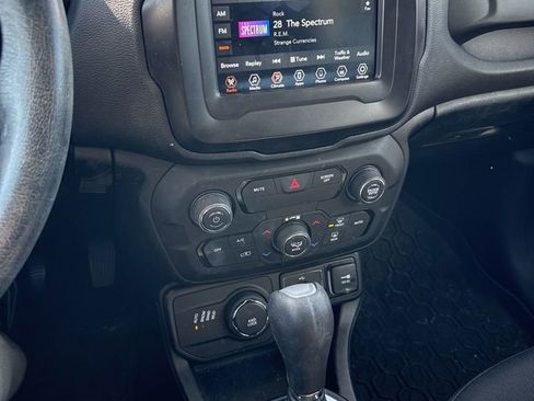 Used 2019 Jeep Renegade Altitude w/ Quick Order Package 2XM AWD/4WD image 8