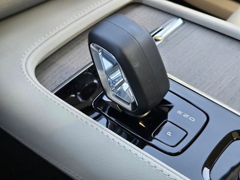 Certified 2025 Volvo XC90 T8 Plus w/ Protection Package Premier AWD/4WD image 22