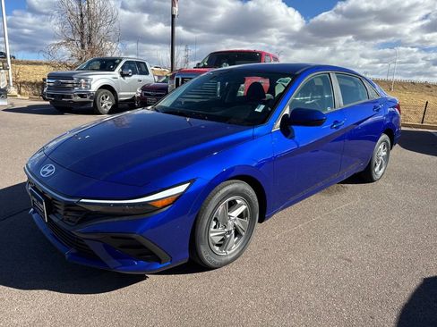 Certified 2026 Hyundai Elantra SE image 2