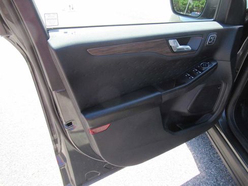 Used 2020 Ford Escape Titanium AWD/4WD image 14