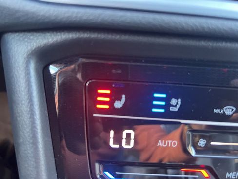 New 2025 Volkswagen Taos SEL image 23