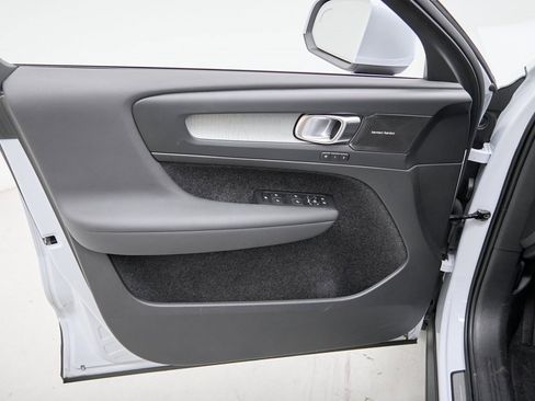 Certified 2024 Volvo XC40 B5 Plus w/ Protection Package Premier image 10