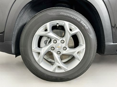 Used 2025 Chevrolet Trax LS w/ LS Convenience Package FWD image 11