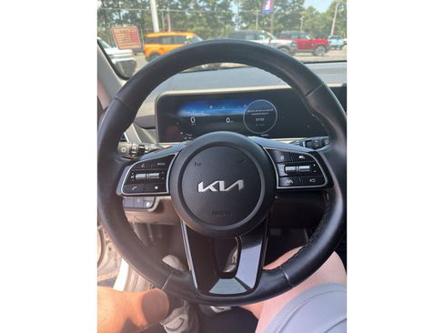 Used 2024 Kia Seltos EX FWD image 15