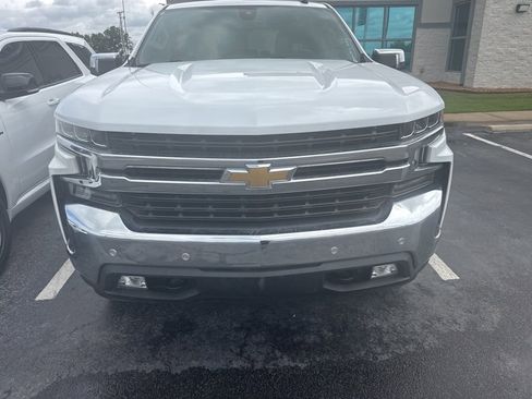 Used 2019 Chevrolet Silverado 1500 LT w/ Convenience Package AWD/4WD image 2