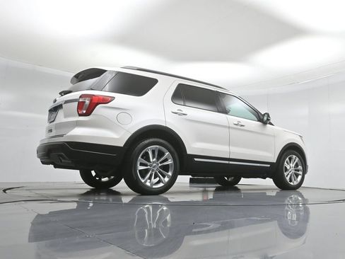 Used 2018 Ford Explorer XLT w/ Equipment Group 202A FWD image 48