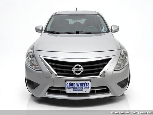 Used 2018 Nissan Versa SV FWD image 2
