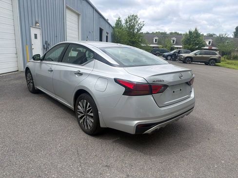 Used 2024 Nissan Altima 2.5 SV w/ SV Premium Package AWD/4WD image 4