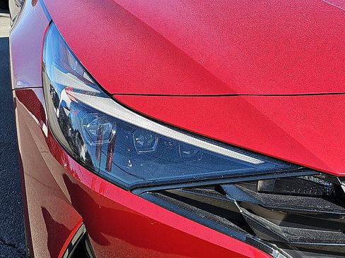 Used 2022 Hyundai Elantra Limited image 9
