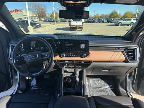 Used 2025 GMC Canyon AT4 w/ Nightfall Edition image 11