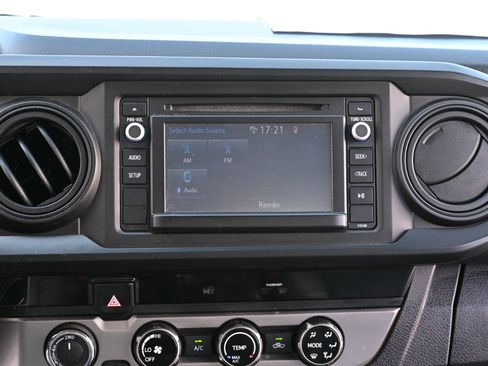 Used 2017 Toyota Tacoma SR AWD/4WD image 19