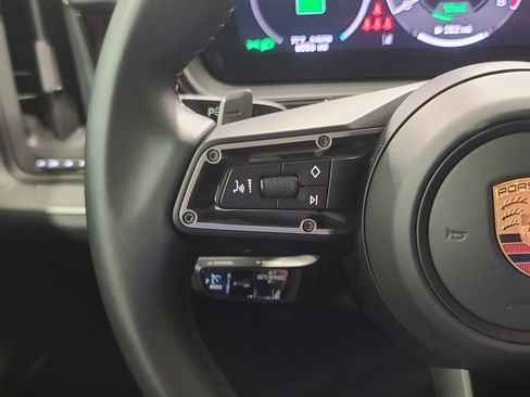 New 2025 Porsche Cayenne S AWD/4WD image 17
