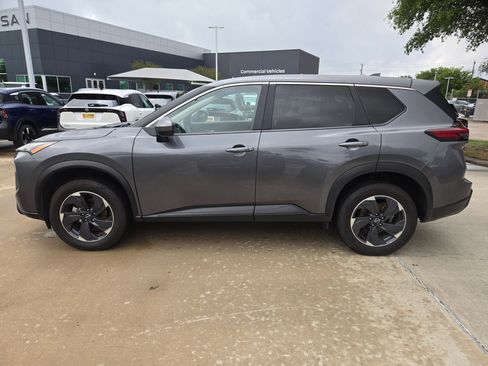 Certified 2025 Nissan Rogue SV FWD image 6