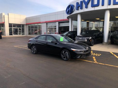 New 2026 Hyundai Elantra Limited image 2