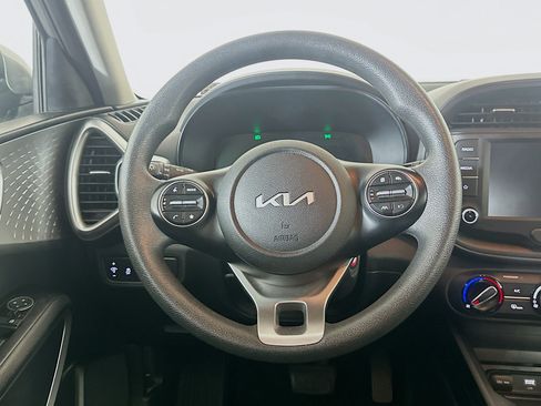 Used 2025 Kia Soul LX w/ LX Technology Package FWD image 18