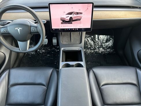 Used 2022 Tesla Model Y Performance image 12