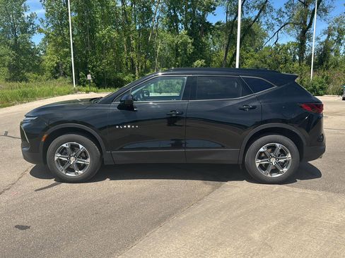 Used 2024 Chevrolet Blazer LT w/ Convenience Package FWD image 2