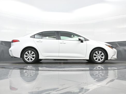 Used 2024 Toyota Corolla LE FWD image 30