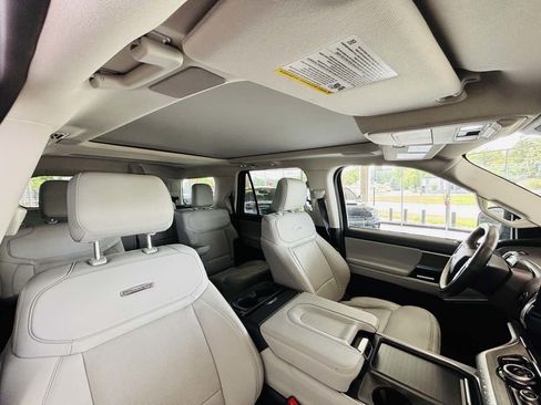 Used 2025 Ford Expedition Platinum w/ Driver's Package AWD/4WD image 44