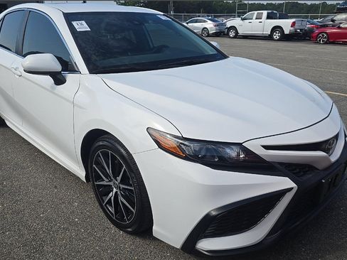 Used 2021 Toyota Camry SE FWD image 4