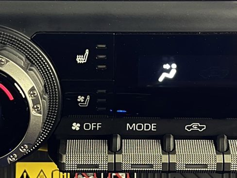 Used 2024 Toyota Tacoma Limited image 20