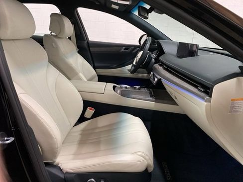 Used 2024 Genesis G80 image 23