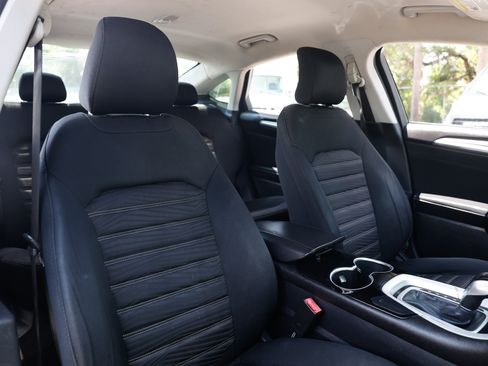 Used 2016 Ford Fusion SE FWD image 22