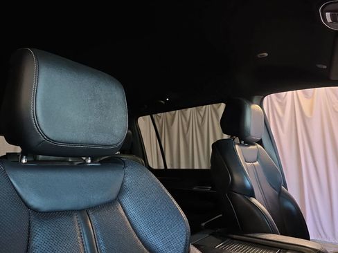 Used 2024 Jeep Wagoneer Series II w/ Flexible Seating Group RWD image 19