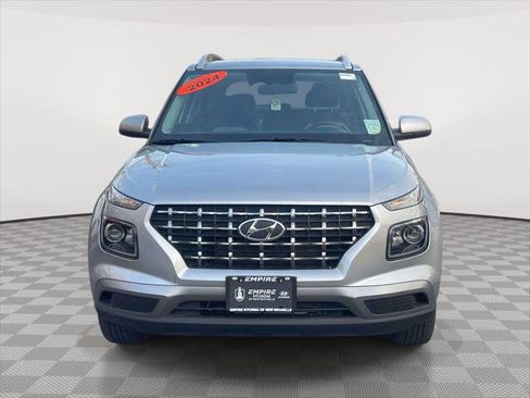 Used 2024 Hyundai Venue SEL FWD image 2