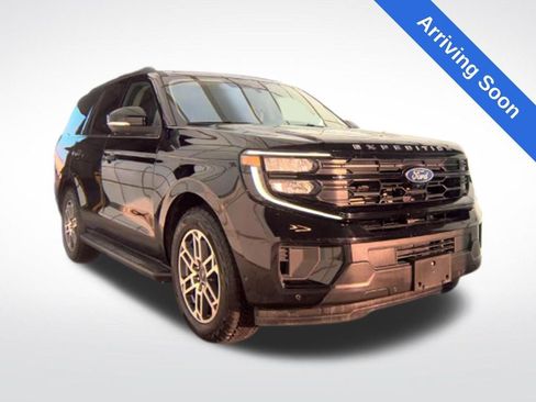 Used 2025 Ford Expedition Active AWD/4WD image 1