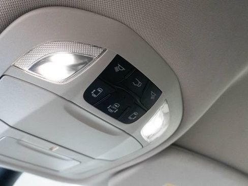 Used 2024 Chrysler Pacifica Touring-L FWD image 16