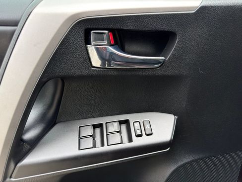 Used 2018 Toyota RAV4 XLE AWD/4WD image 12