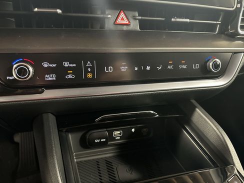 Certified 2025 Kia Sportage EX image 24