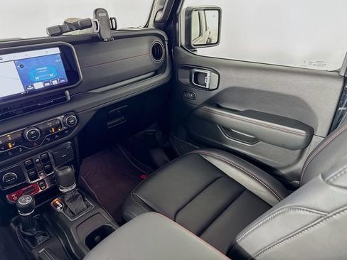 Used 2024 Jeep Gladiator Rubicon AWD/4WD image 27