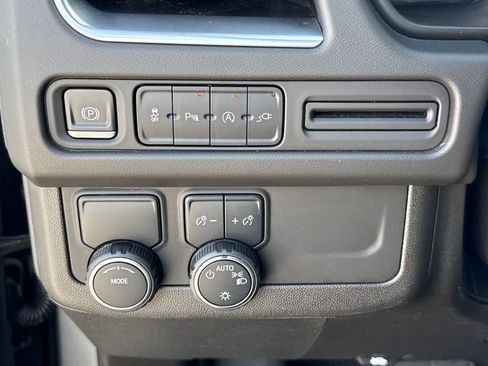 Used 2021 Chevrolet Suburban LT image 14