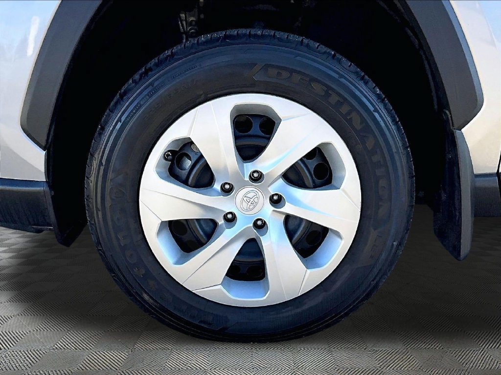 Used 2019 Toyota RAV4 LE w/ Carpet Mat Package AWD/4WD image 7