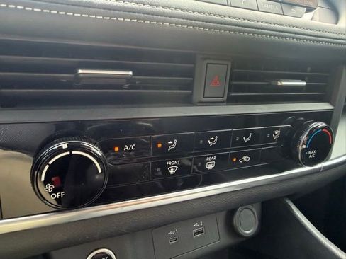 Used 2023 Nissan Rogue S image 18