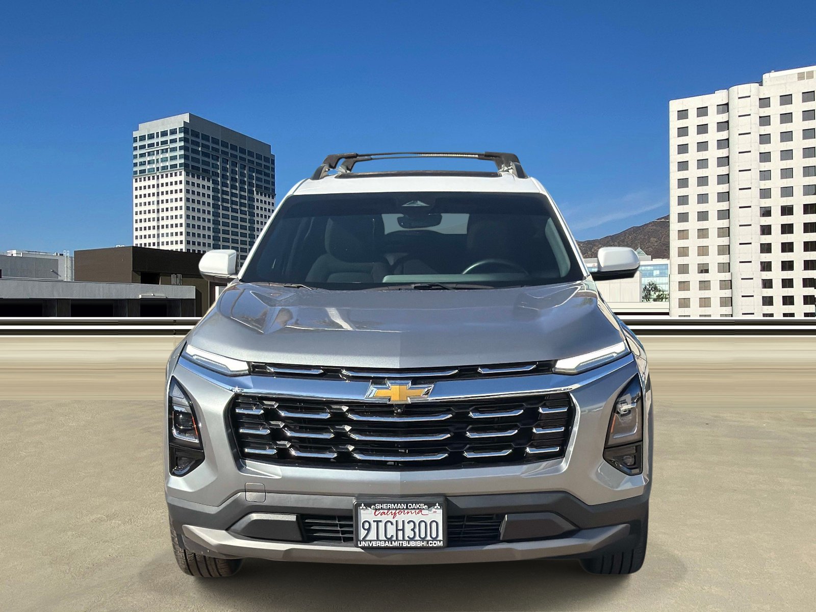 Used 2025 Chevrolet Equinox LT w/ Safety and Technology Package FWD image 2