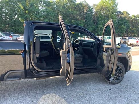 Used 2024 GMC Sierra 3500 AT4 w/ AT4 Preferred Package AWD/4WD image 12