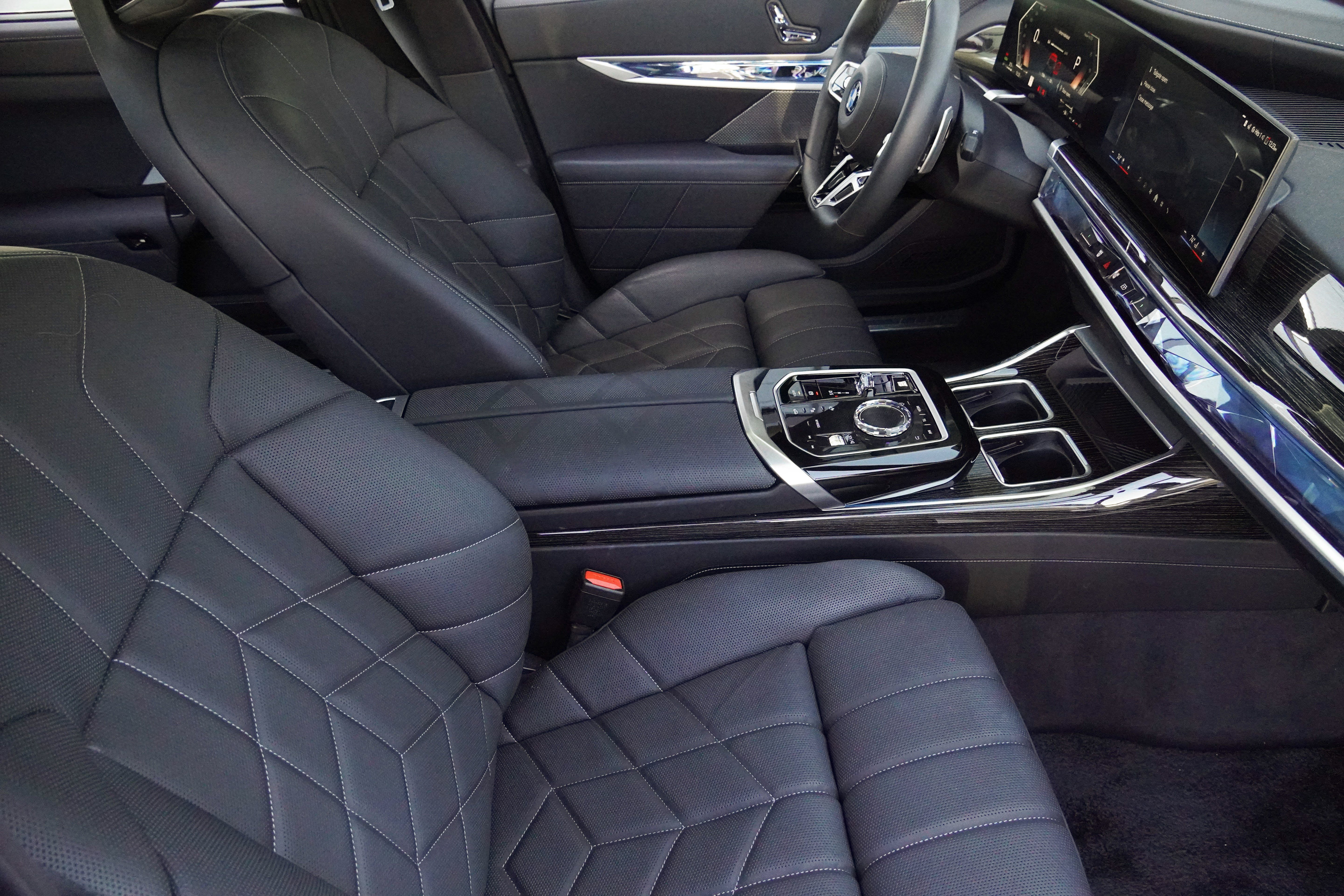 Certified 2024 BMW 740i RWD image 9